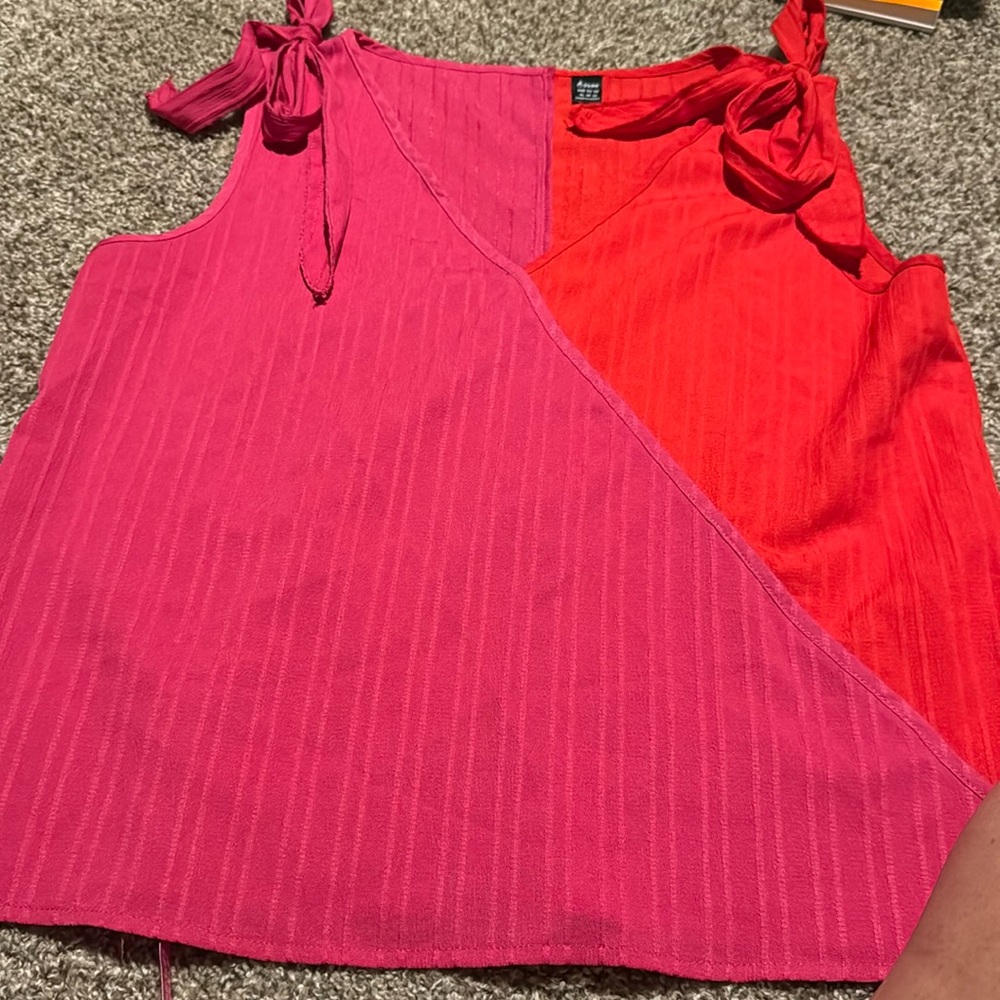 Boldly colored pink and red sleeveless top w/shoulder-tie accents (XL)